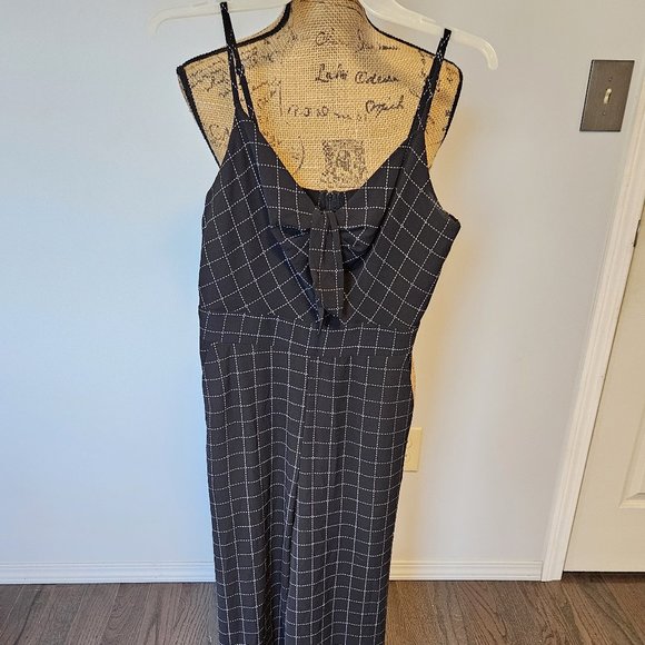 Black and White Cropped Jumpsuit with Adjustable Straps Size 5 - Picture 2 of 9